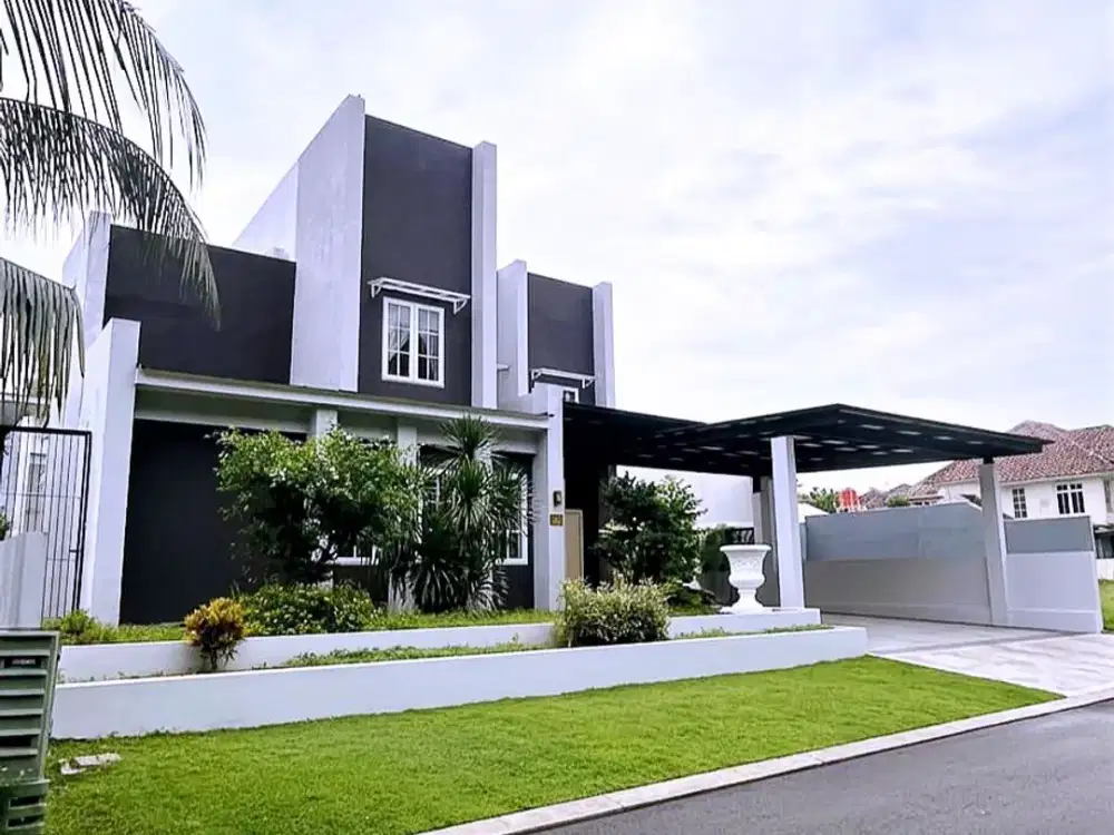 Dijual rumah ada kolam renang di Kota Wisata Cibubur