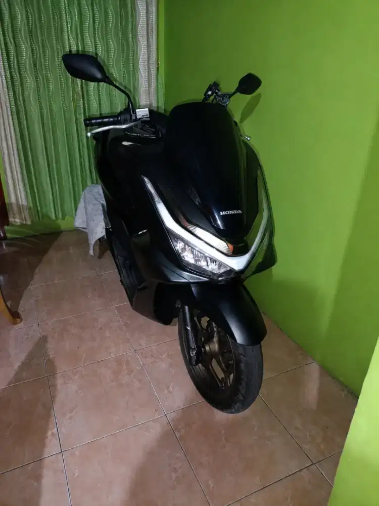 Honda PCX 160 ABS Roadsync hitam doff istimewa
