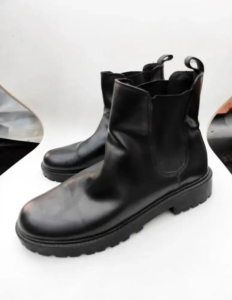 H&M Divided Chelase Boots Black