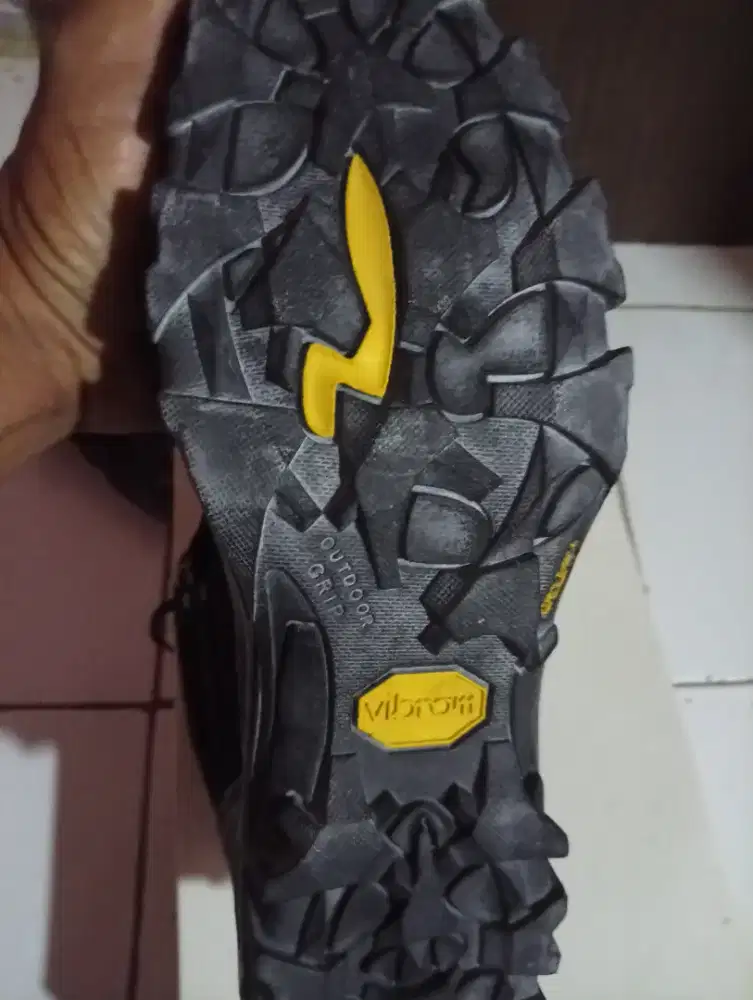 Sepatu gunung Jack