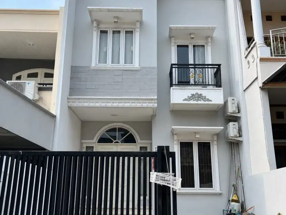 Rumah Modern Minimalis 2 Lantai di Molek, Kelapa Gading