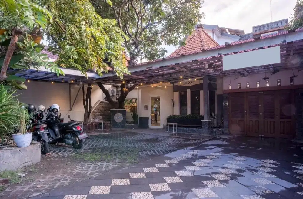 DIJUAL RUMAH KOMERSIAL SUPER LANGKA DI JALAN TRUNOJOYO SURABAYA PUSAT!
