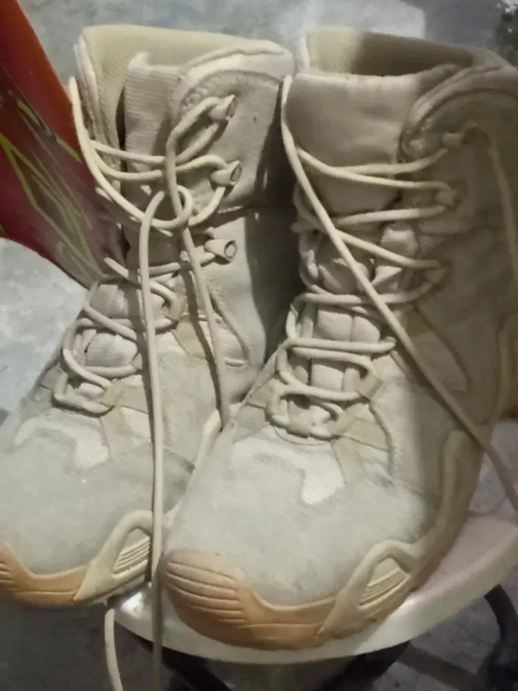 Sepatu safety seken