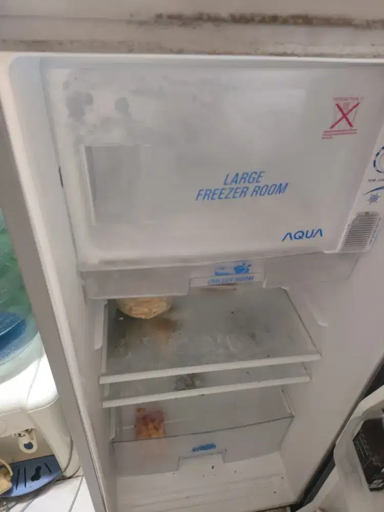 Dijual Kulkas bekas merk AQUA 1 pintu