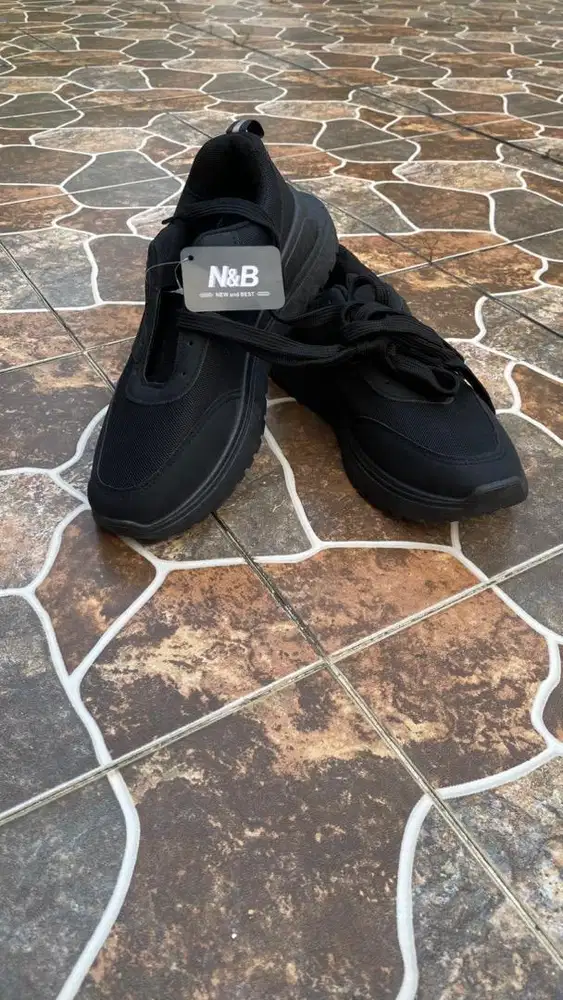 Sepatu sekolah atau fashion
