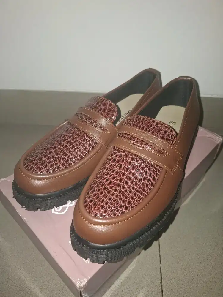 Sepatu wanita seis
