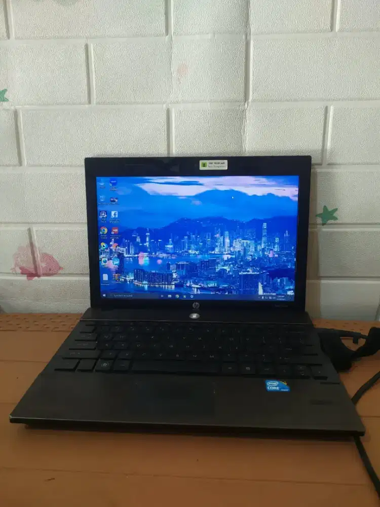 HP probook 5220m 
Intel Core i3
Ram 4/250 GB
Layar 13 inch