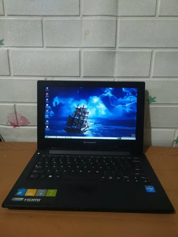 Lenovo S20
Intel celeron N2840
Ram 2/500 GB
Layar 12in