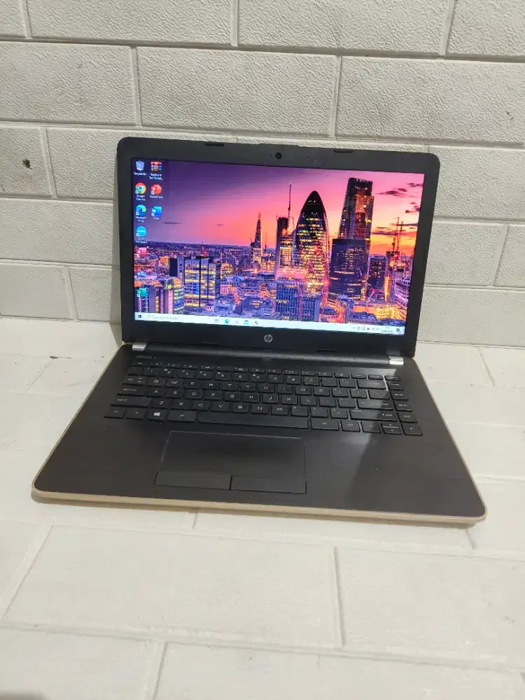 HP 14-bs0xx
Intel Core i3-6006U
Ram 4/320 GB
Layar 14 inch