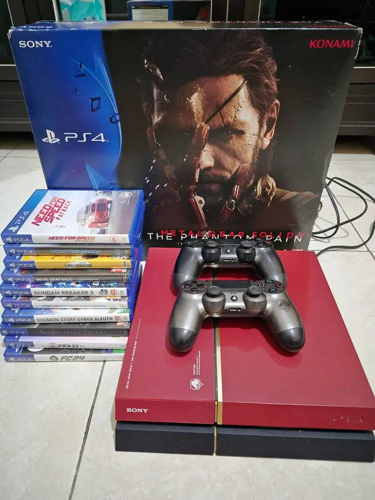 PS4 Metal Gear Solid V: The Phantom Pain Limited Edition warna merah,