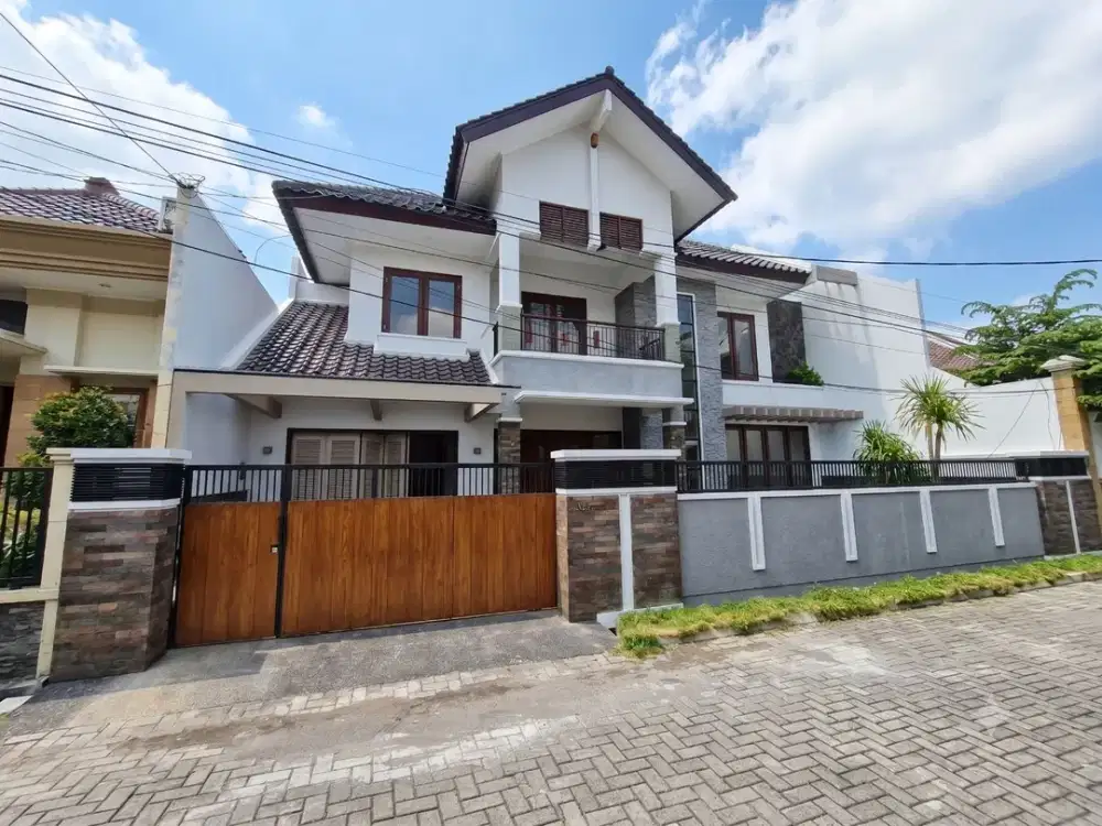 Rumah Mewah Nyaman Lingkungan Premium Cluster Griya Parahyangan Solo Baru