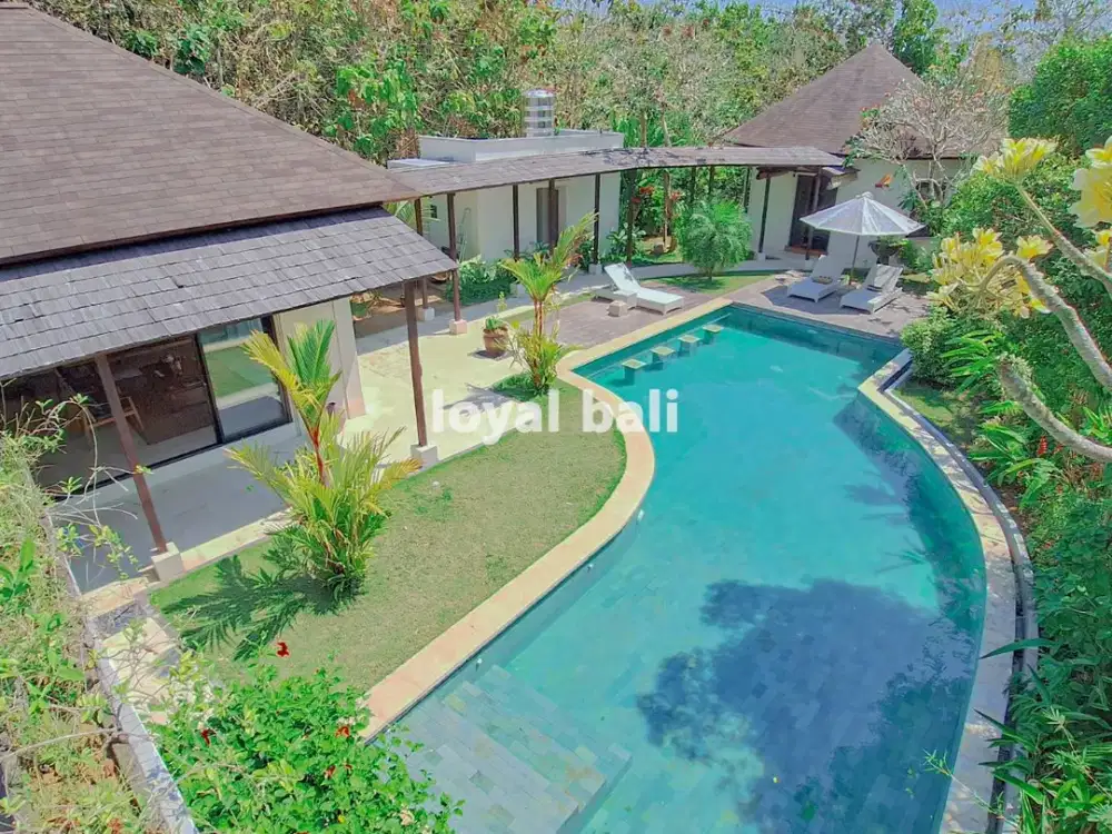 PRIVATE TROPICAL RESORT-STYLE VILLA IN JIMBARAN, BALI