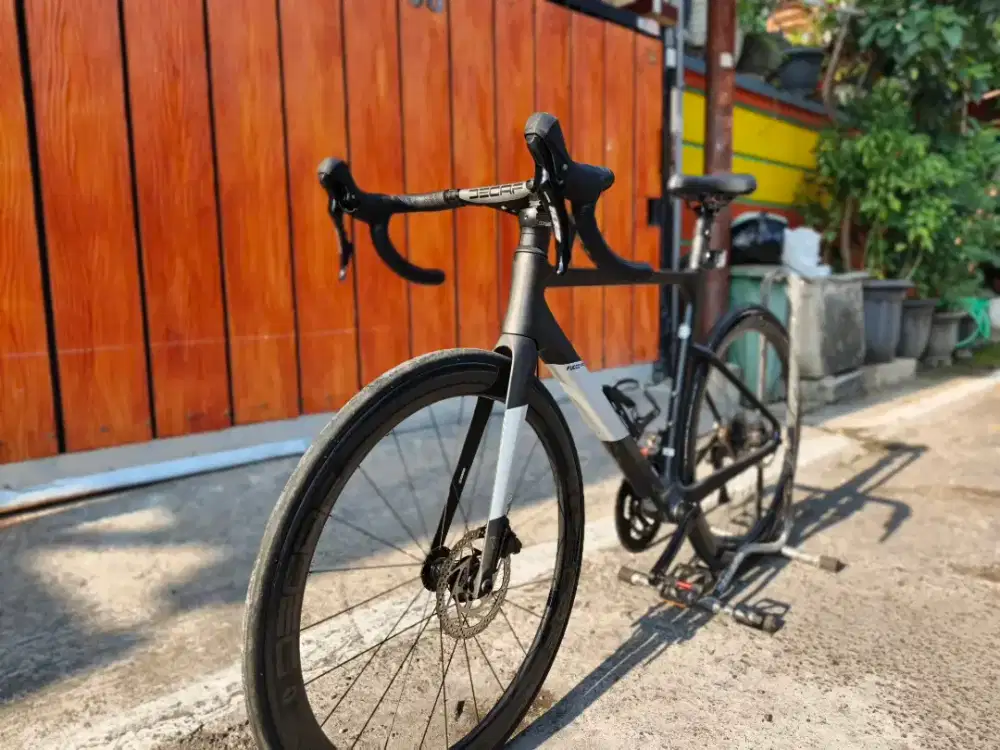 Sepeda balap Cannondale SuperSix EVO Carbon Disc 105 negoin