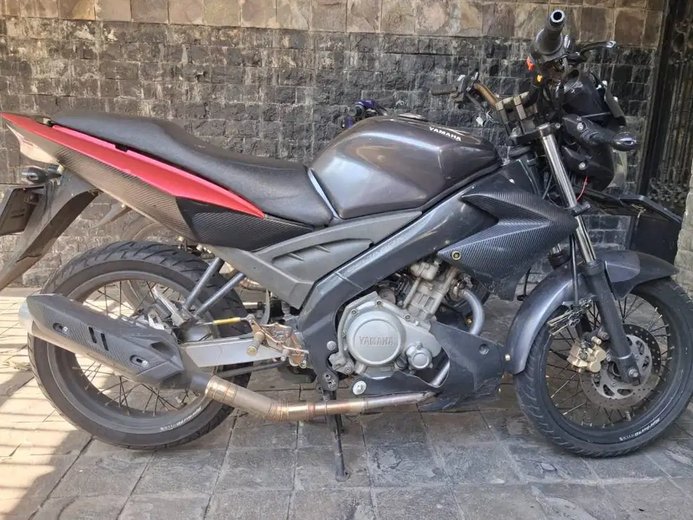 YAMAHA VIXION 2011 VELG JARI TAPAK LEBAR ( KONDISI GOOD )