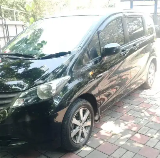 Jual Honda Freed SD 2011 Hitam – Kondisi Siap Pakai