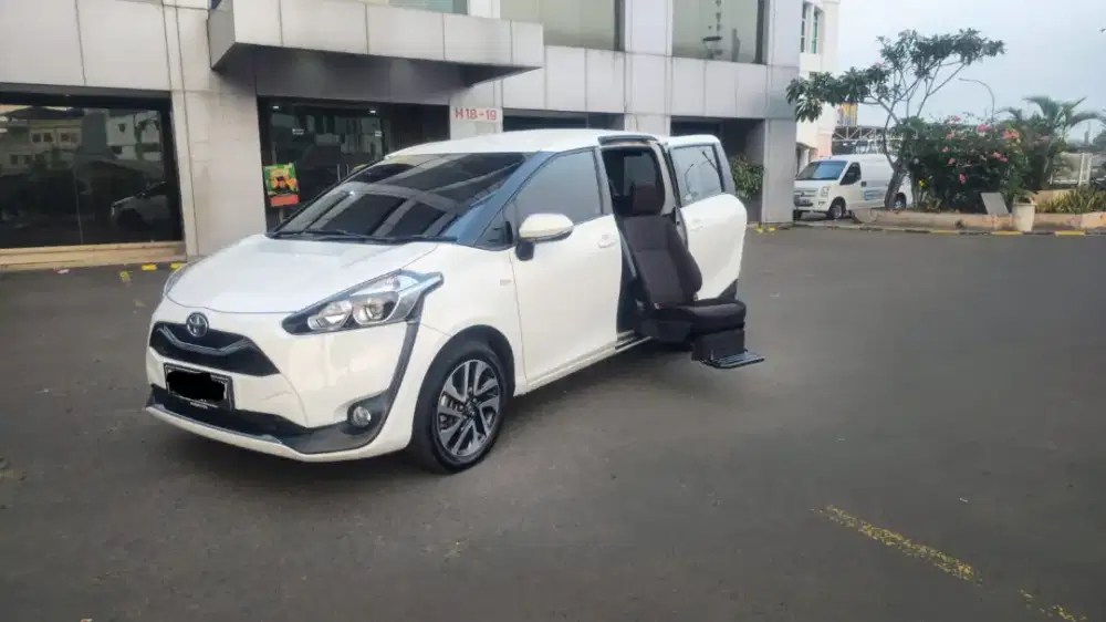 [KM:6RB] SIENTA V WELCAB 2022