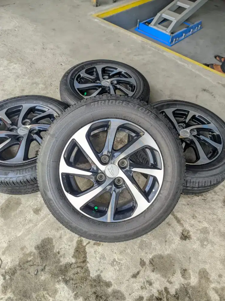Velg oem ayla r14 4x100 sepaket ban bridgestone