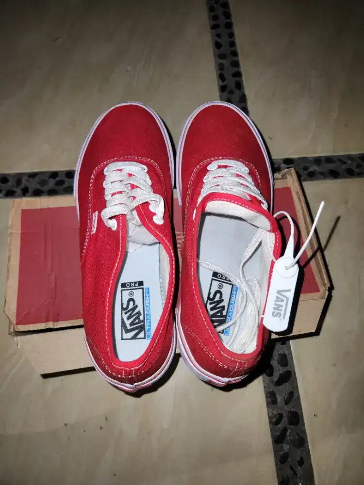 Sepatu Vans Authentic size 42