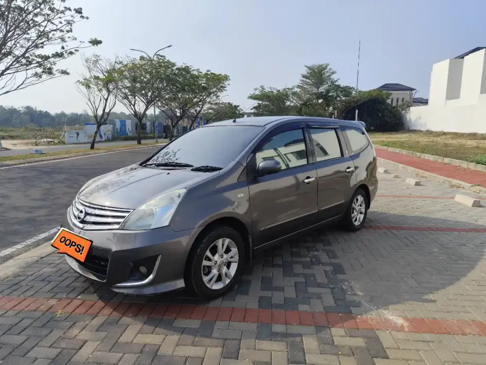 Nissan Grand Livina XV MT 2012