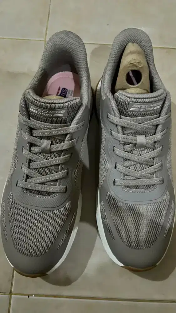 Sepatu skechers