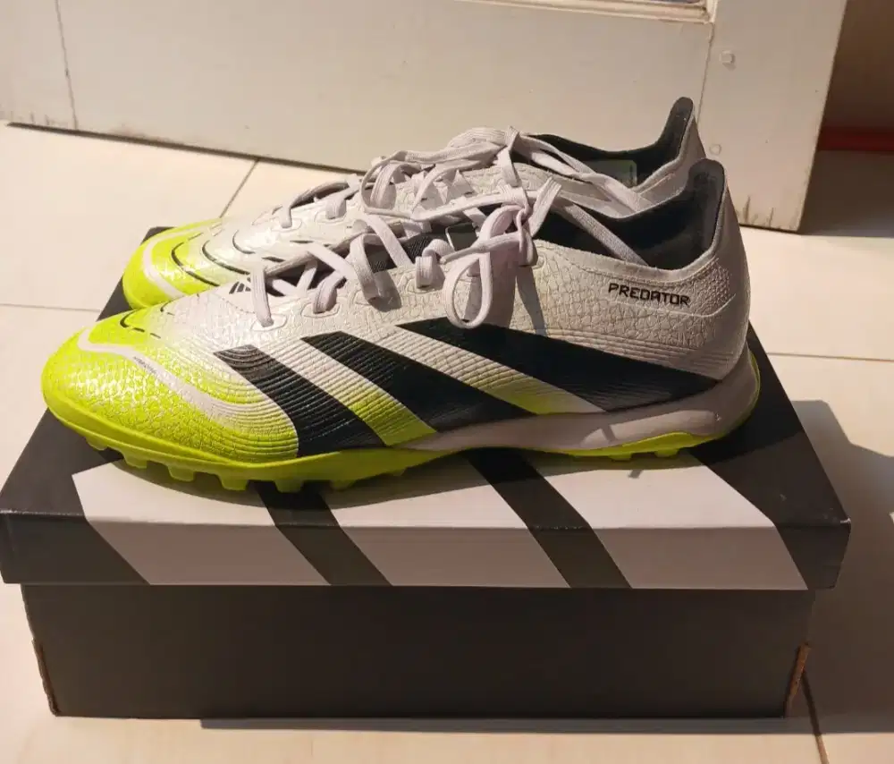 Sepatu Bola Adidas Predator