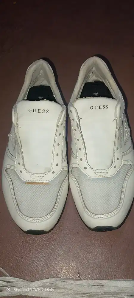 Sepatu kets/joging GUESS