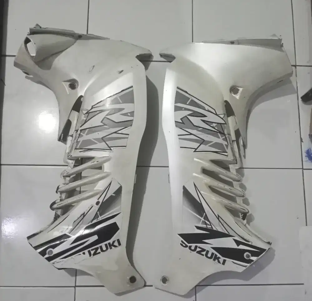 Sayap legshield dalam SHOGUN 125 CC Original