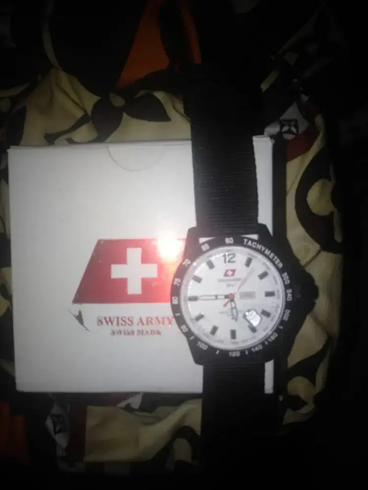 Jam tangan Swiss army
