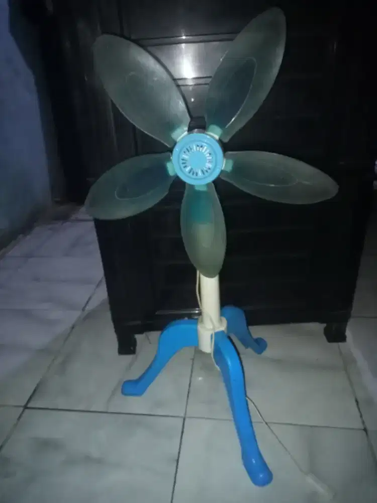 Kipas angin berdiri Rp 50.000