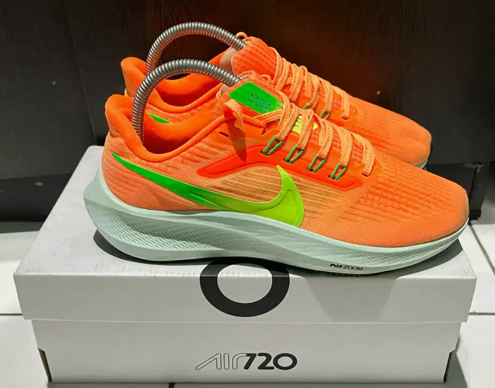 Sepatu Running Nike Zoom Orange
