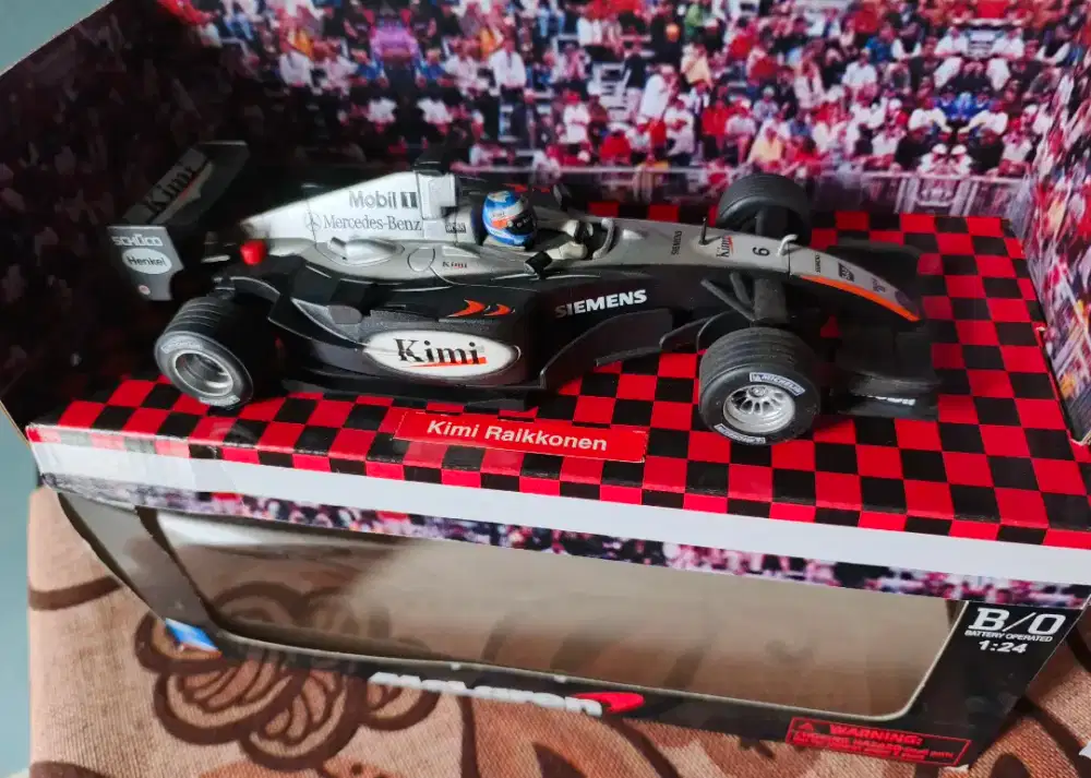 Diecast mobil F1 Tim McLaren Mercedes Kommi Raikkonen skala 1:24