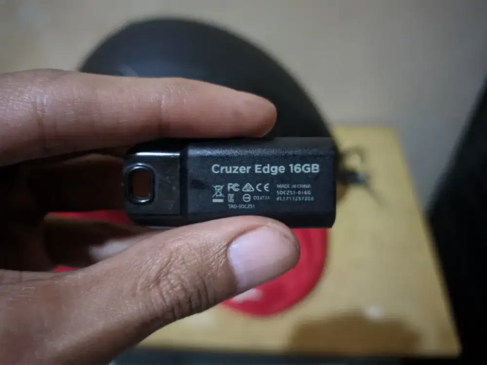 Flashdisk Sandisk Cruzer Edge 16GB