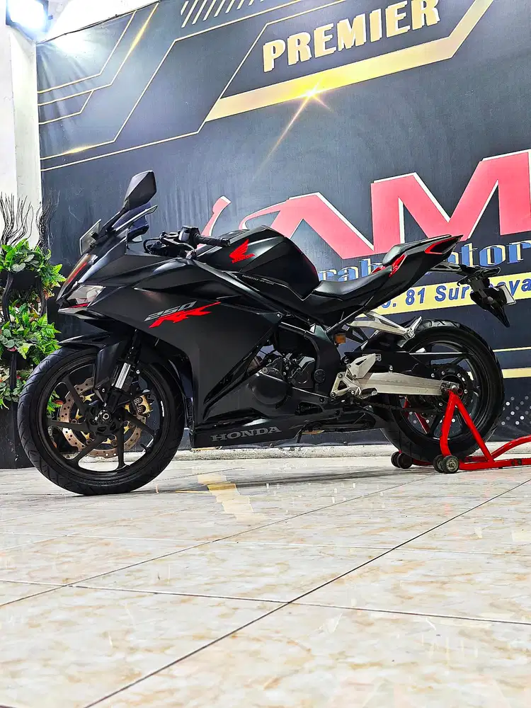 Cbr 250rr non ABS km.6rb '21 Black matte super.Anugerah motor rungkut