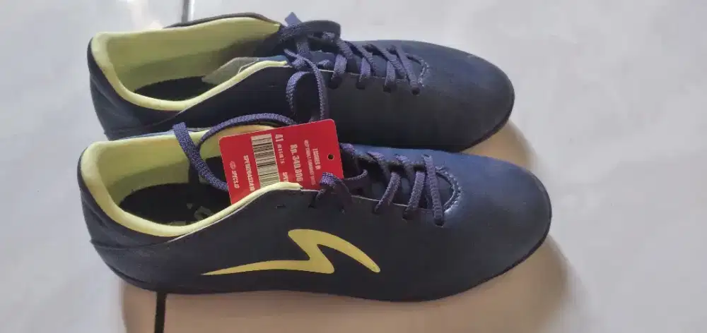 sepatu futsal specs