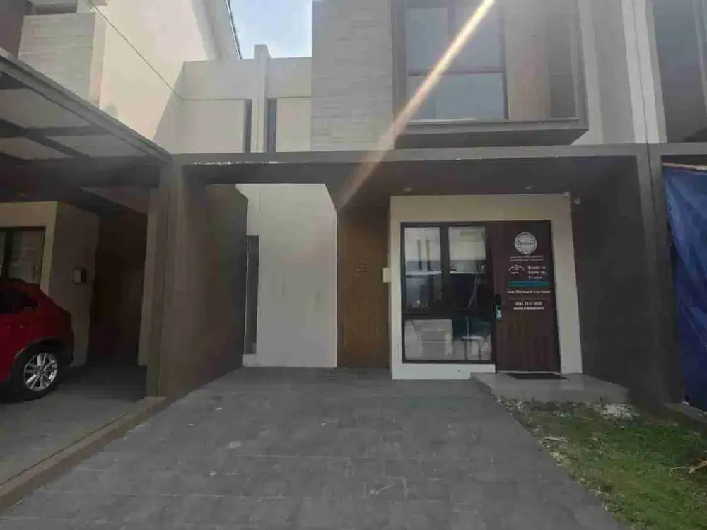 Rumah Cantik  2 Lantai Furnished Lokasi Strategis