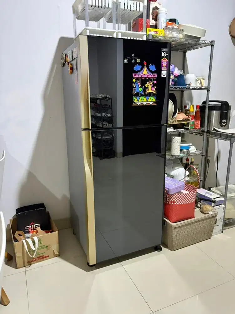 Kulkas 2 pintu Polytron, good condition, murah aja