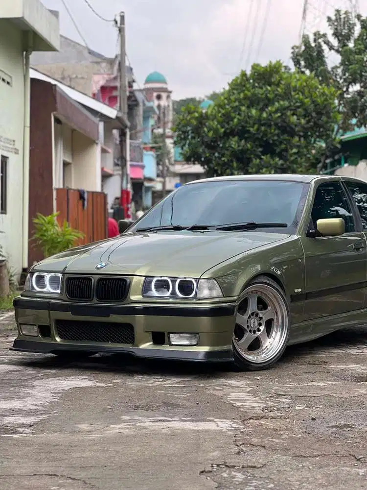 BMW 323i 1997 Bensin