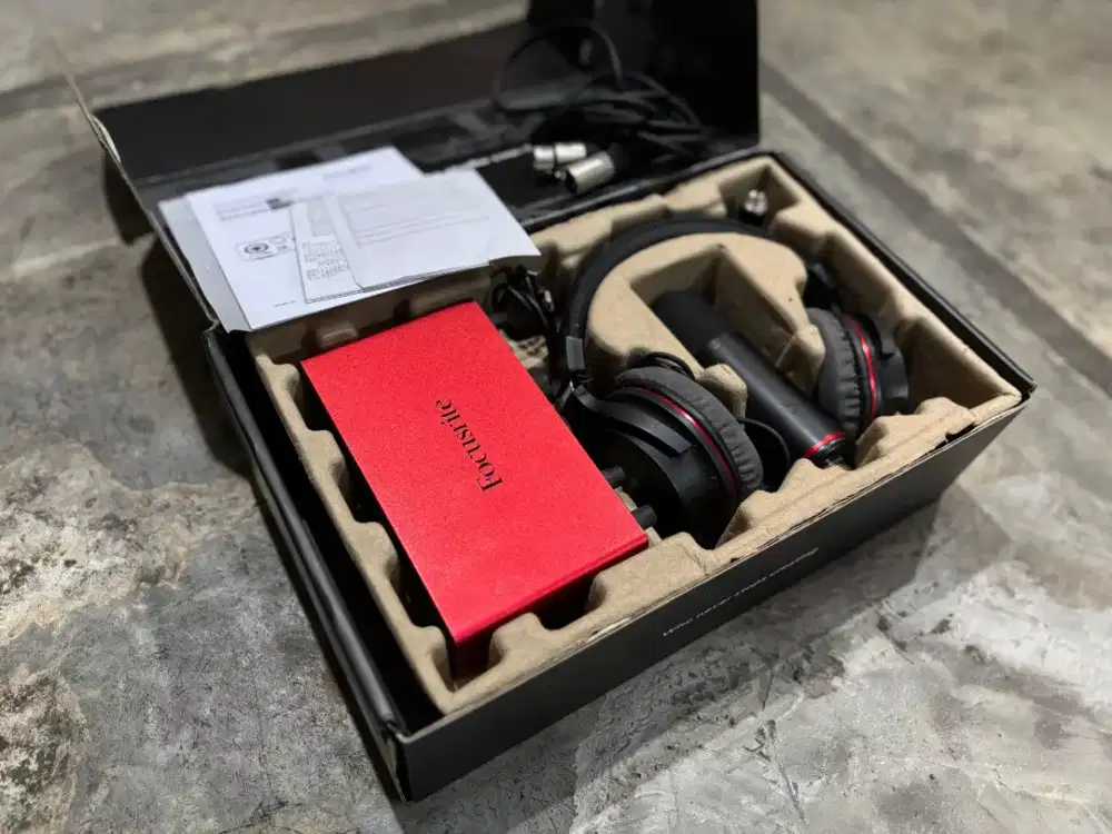 Focusrite 2i2 Gen 4 Sepaket
