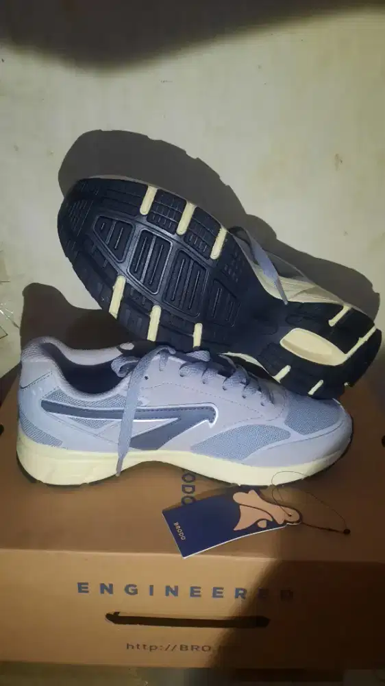 Sepatu BRODO ace nova grey