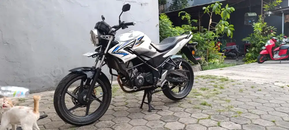 CB 150 R Streetfire 2013