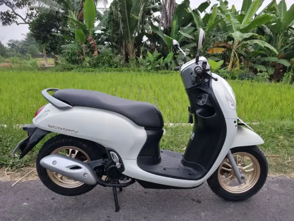 SCOOPY PRESTIGE 2021 LOW KM