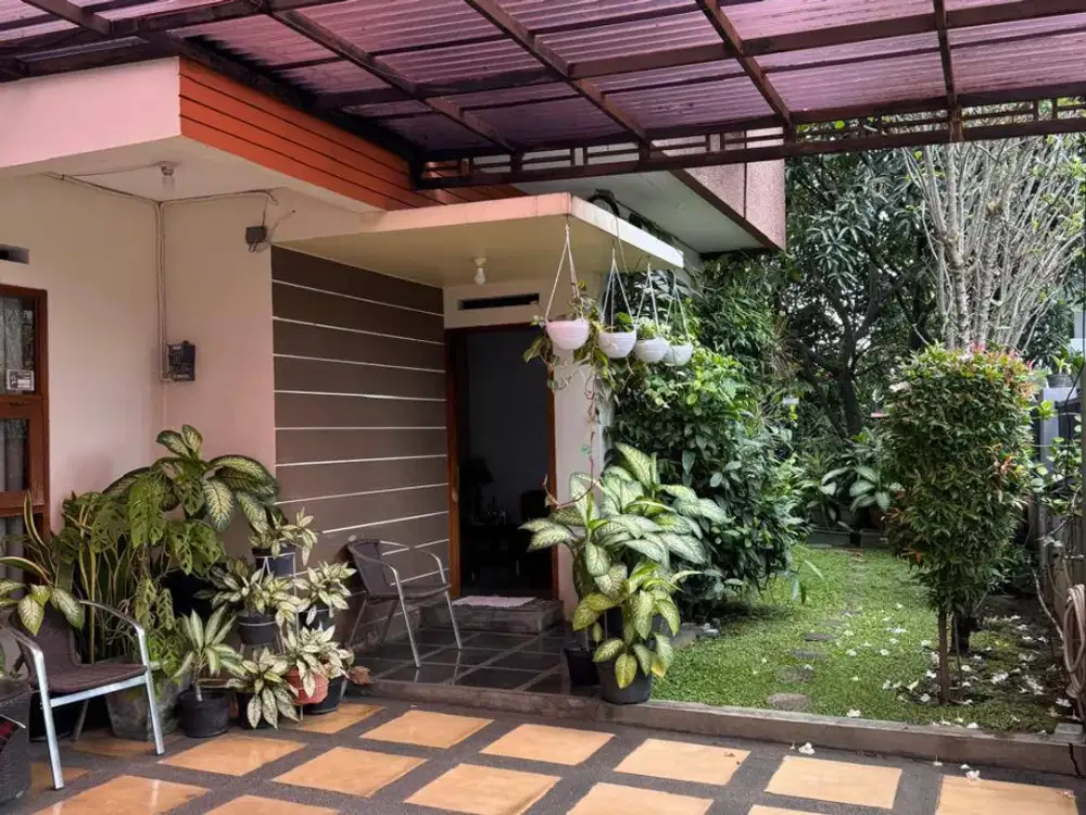 Rumah Hoek Siap Huni Arcamanik dekat Antapani Cisaraten