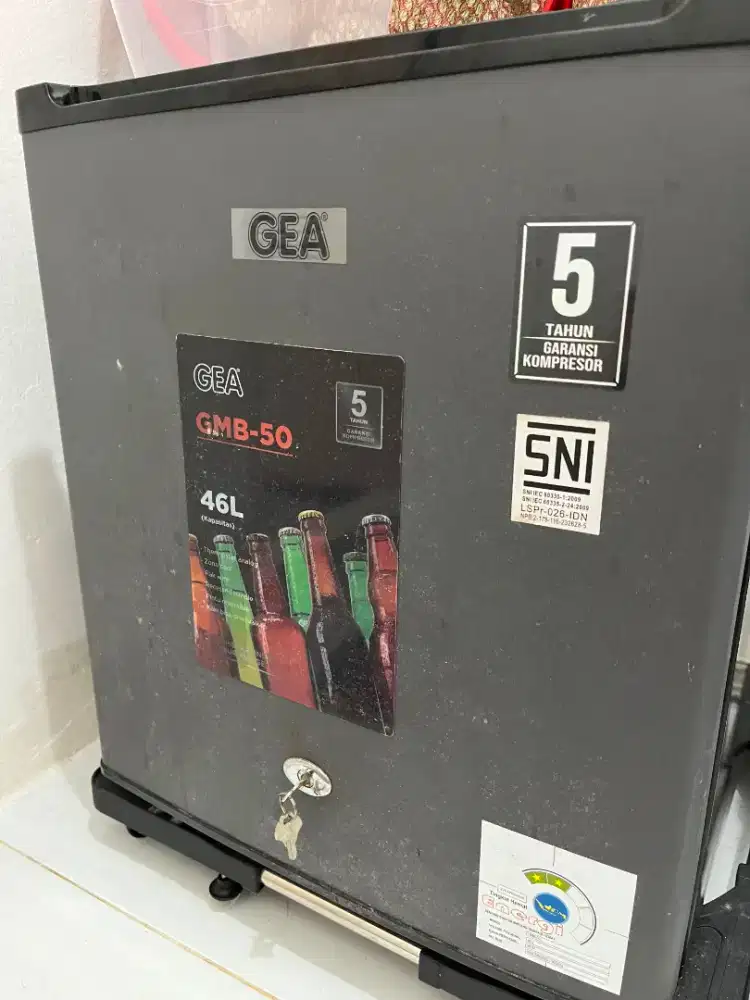 KULKAS MINI BAR GEA SECOND