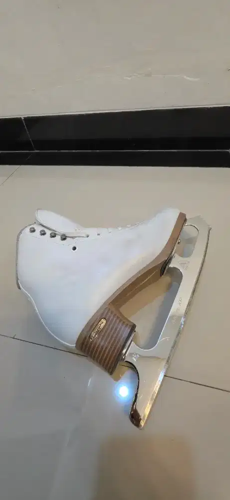 Dijual sepatu ice skating freestyle merk Jackson no.37