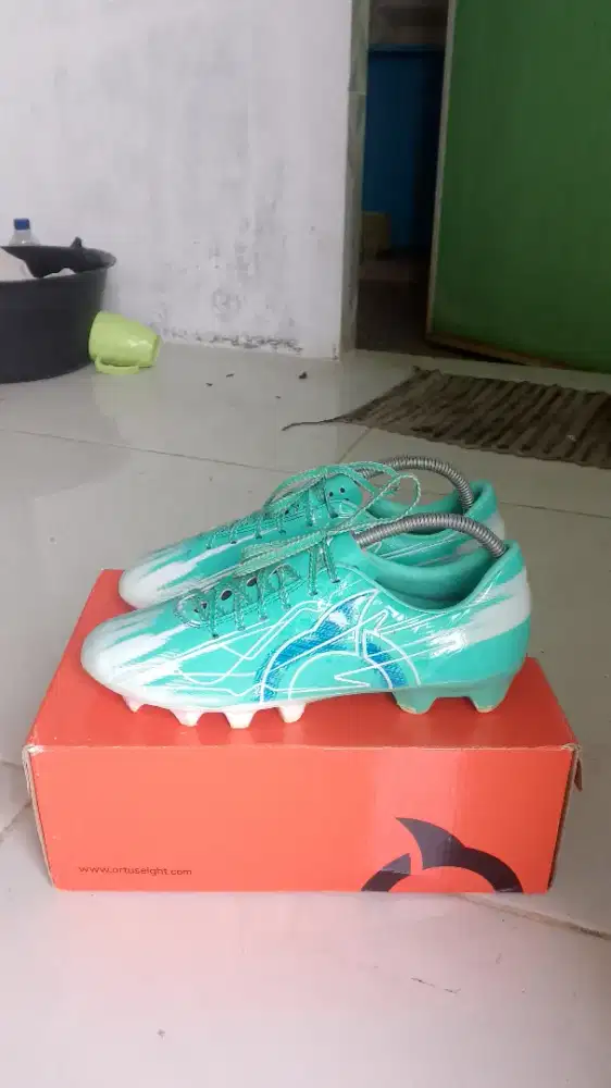 sepatu sepak bola