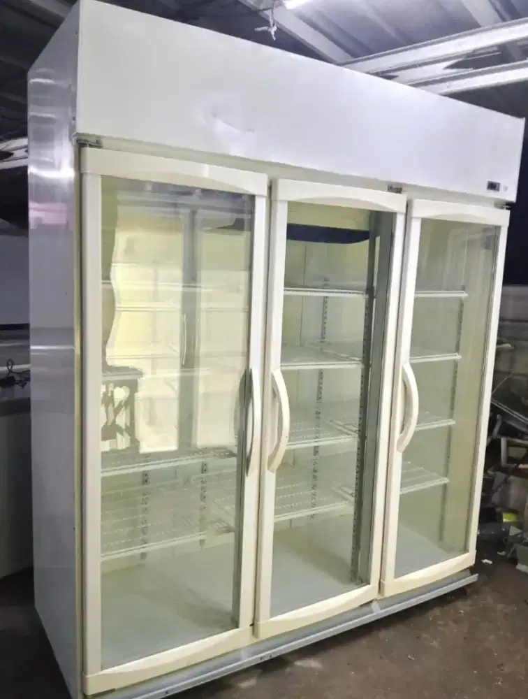 Chiller 3 pintu merk PANASONIC
