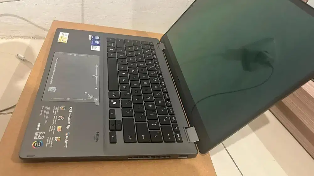 LIKE NEW ASUS VIVOBOOK 14 FLIP ULTRA 7- 256