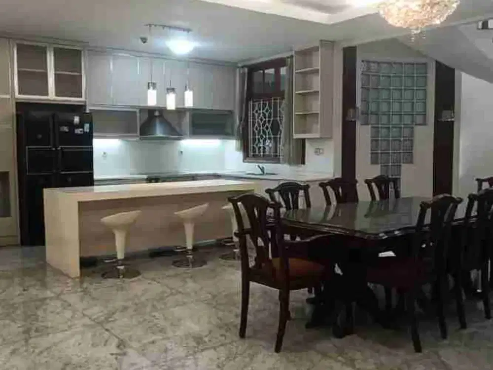 Sewa rumah pondok indah & pool ( lokasi prime ) jakarta selatan