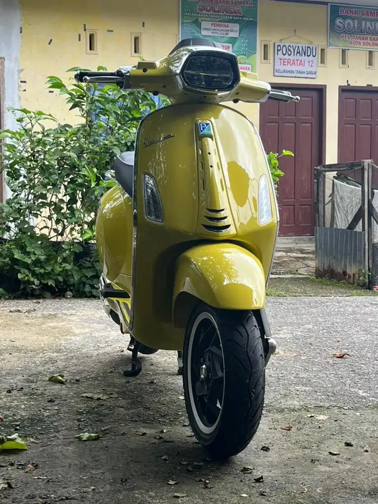 2025 Sprint 150 i-get abs Yellow Curioso