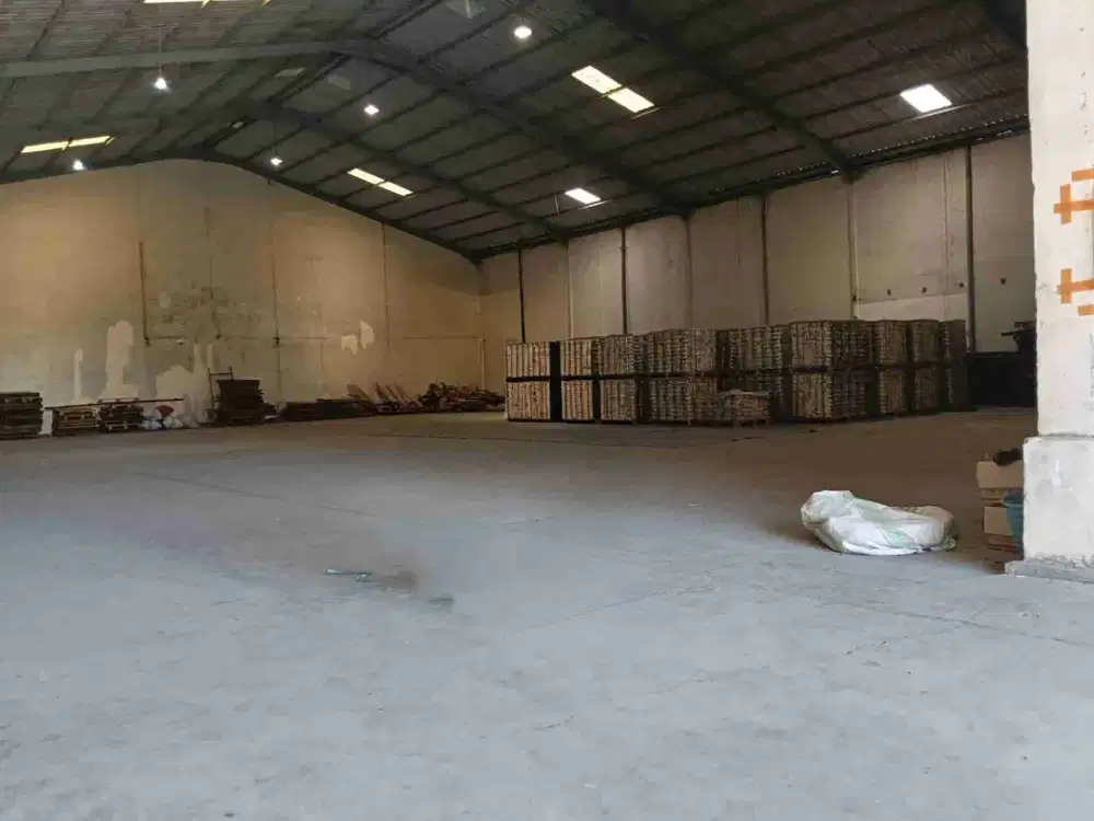 GUDANG MURAH MARGOMULYO DKT SURI MULIA, OSOWILANGUN, GREGES, KALIANAK